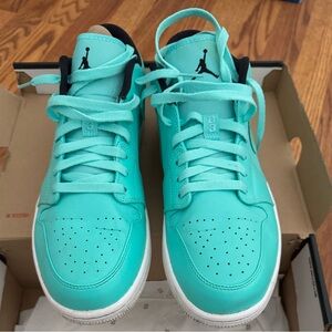Air Jordan 1 Low
Turquoise & White